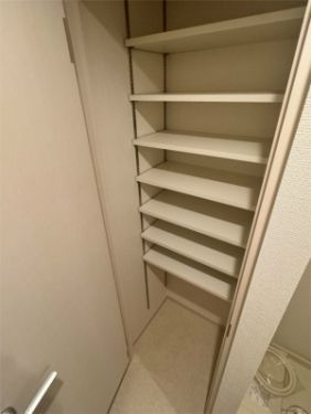 リブリ・Espoir六番館の玄関