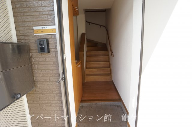 O＆KレジデンスBの玄関