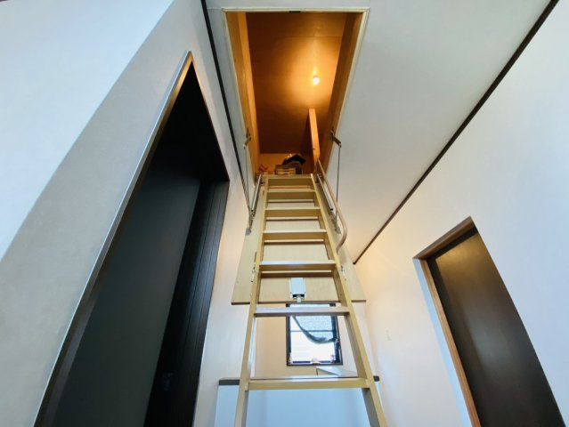 瑞穂市 居倉（美江寺駅） 2階建 ４ＬＤＫのその他|屋根裏部屋