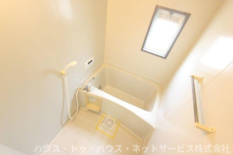 ジュネスコーポB棟の浴室