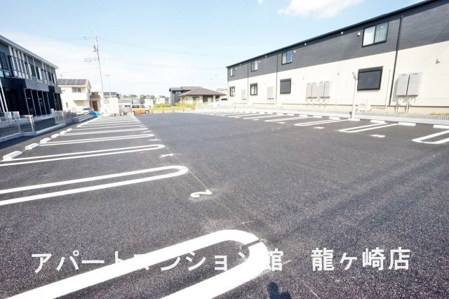 irie life(アイリーライフ）の駐車場
