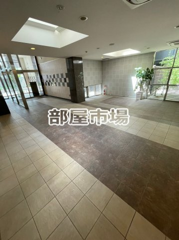 ライオンズクオーレ東京三ノ輪シティゲートのエントランス