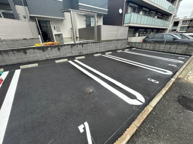 VILLA　TAKK　上到津の駐車場