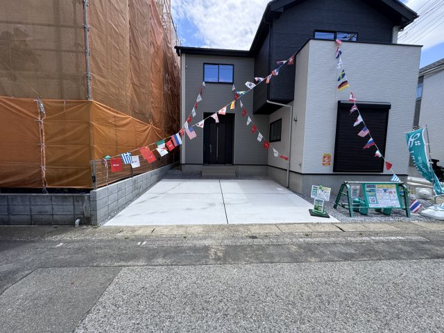 三郷市上彦名新築戸建【彦郷小学校：9分】の駐車場|駐車スペース・並列2台駐車可