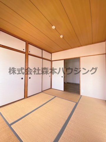 【寝室】 | 　奥野マンション | 落ち着いて過ごせるお部屋なので、寝室にいかがでしょうか