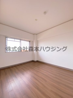 【洋室】 | 　奥野マンション | 広々とした洋室です