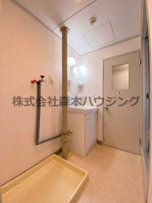 【洗面所】 | 　奥野マンション | ゆったりとスペースのある洗面所