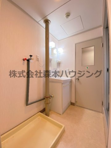 【洗面所】 | 　奥野マンション | ゆったりとスペースのある洗面所