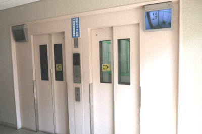 【その他共用部分】 | 東灘ロイヤルマンション | エレベーター2基のため、待ち時間が短縮できますね
