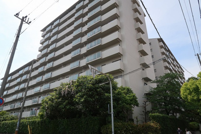 【外観】 | 東灘ロイヤルマンション | ３沿線利用可能、通勤通学に便利な立地