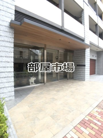 フォンターナ入谷のエントランス