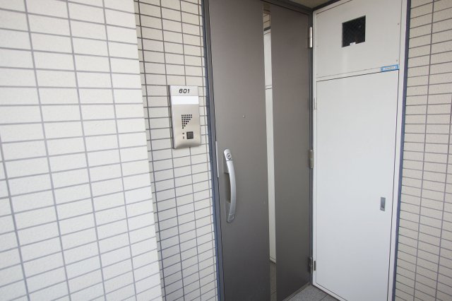 スカイコートヌーベル巣鴨の玄関