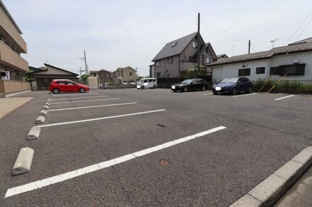 スクエアコートの駐車場