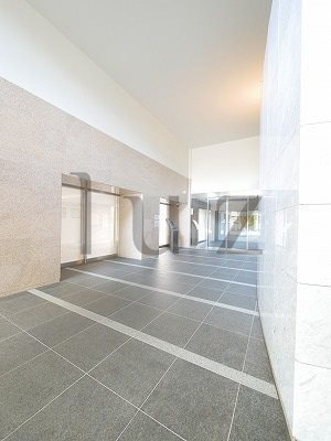 ザパークハウス横濱中山のエントランス