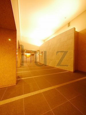 ザパークハウス横濱中山のエントランス