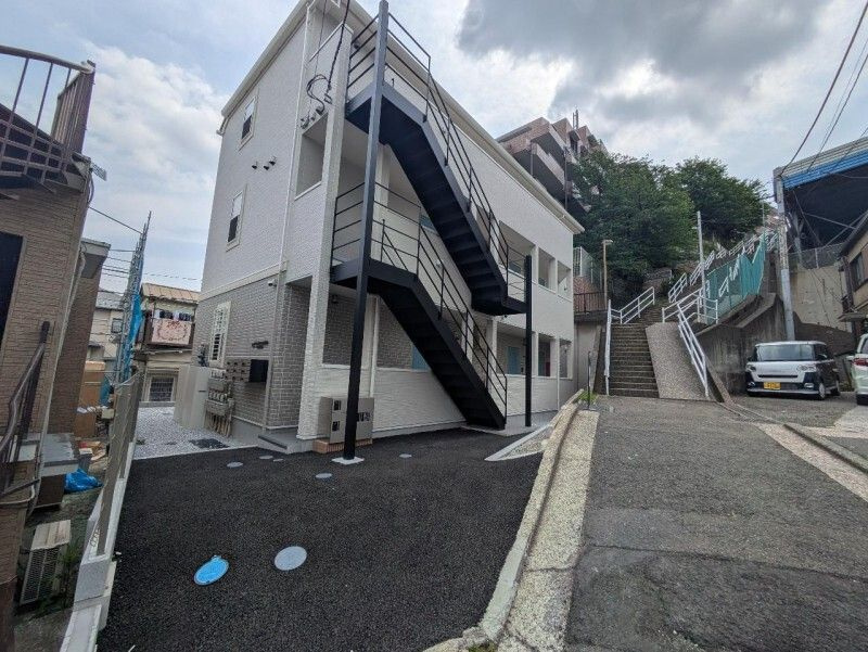 アザーレ・パッシオ阪東橋の外観