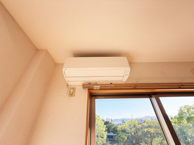 カトゥル セゾン札場の玄関|302･外部収納