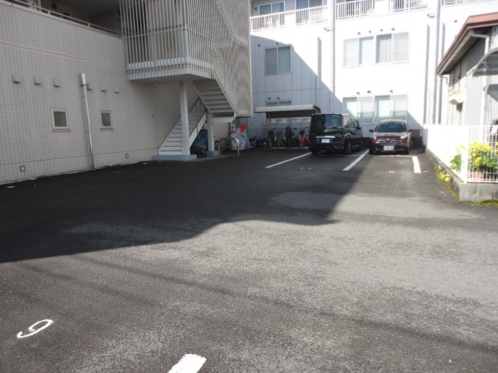 カトゥル セゾン札場の駐車場|駐車場