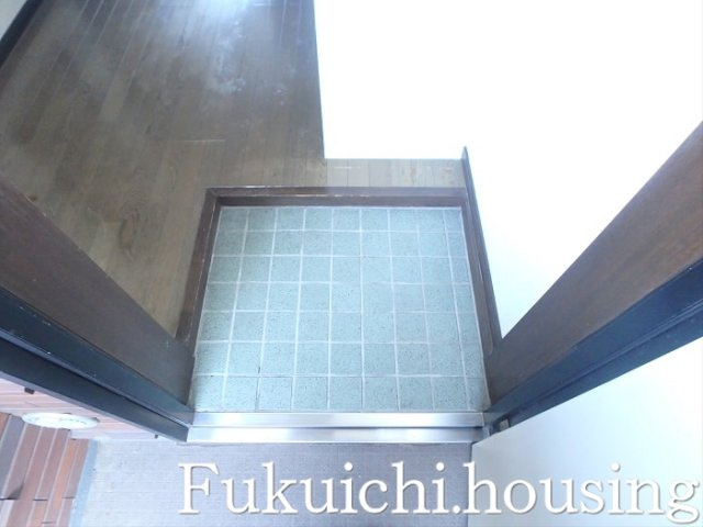 グレイセフル経堂の玄関