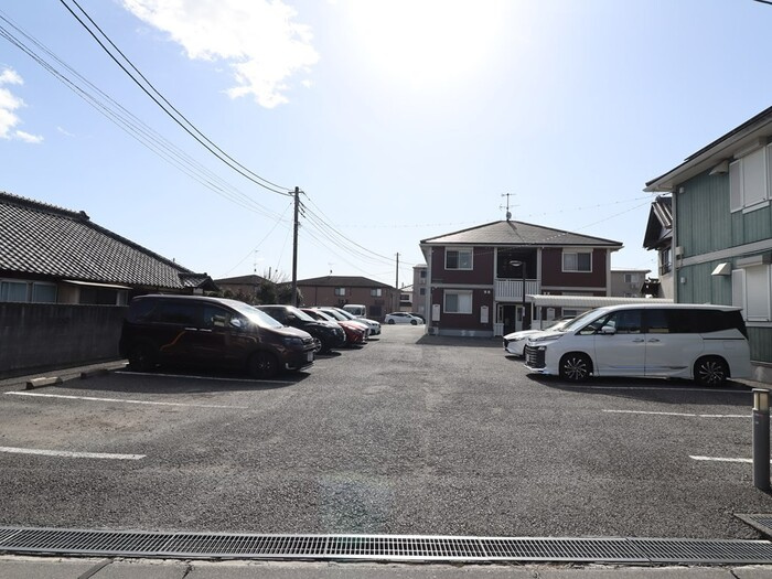 ハピネス　Ａ・Ｂの駐車場