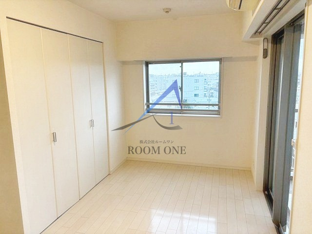 ドルチェ東京府中・弐番館の居間・リビング|洋室のお部屋です。