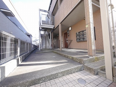 ラカーサフェリーチェ篠崎のエントランス|毎日通るエントランスはこのようになっています