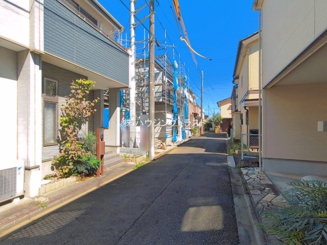 【仲介手数料無料】ハートフルタウン所沢松郷４期　全1棟　　の前面道路含む現地写真
