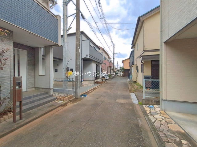 【仲介手数料無料】ハートフルタウン所沢松郷４期　全1棟　　の前面道路含む現地写真