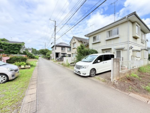 稲敷市蒲ヶ山中古物件の前面道路含む現地写真