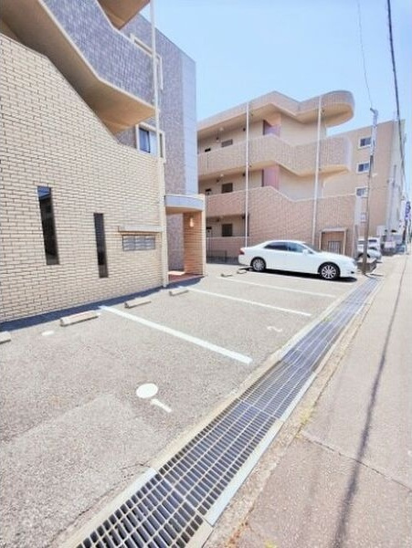 楪の駐車場