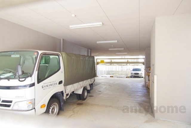 ＴＭ南森町　仲介手数料無料の駐車場