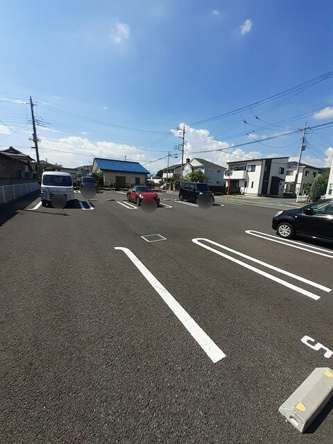 グランドールの駐車場