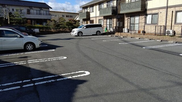 ピュア　B棟の駐車場|駐車場
