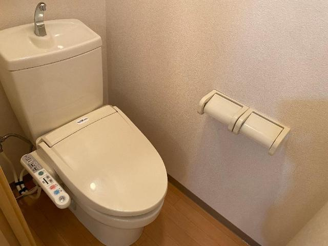 シャトレーン幸世館のトイレ|シャワー付トイレ