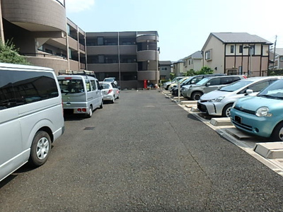 ★敷地内駐車場★（空き状況・使用料等詳細はご確認下さい）