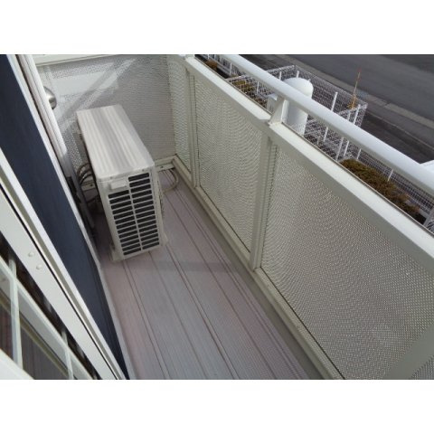 岐阜市芥見大船２丁目のアパートのバルコニー