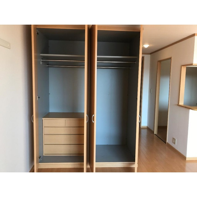 各務原市鵜沼羽場町３丁目のアパートの収納