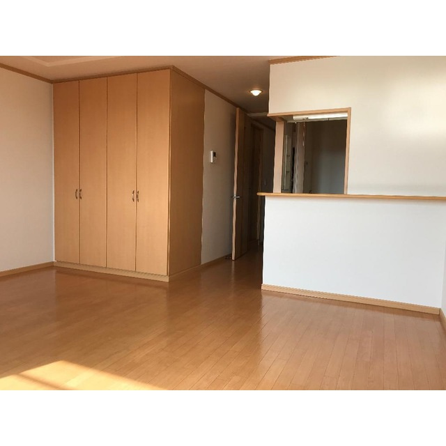 各務原市鵜沼羽場町３丁目のアパートの居間・リビング