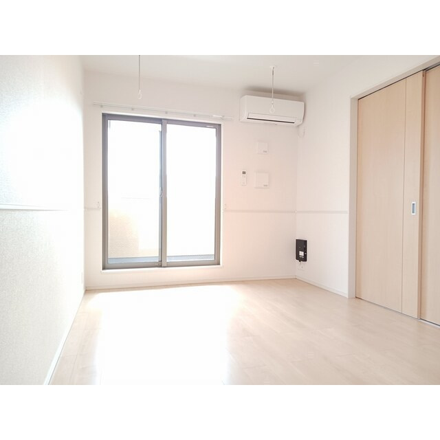 羽島郡岐南町伏屋７丁目のアパートの居間・リビング