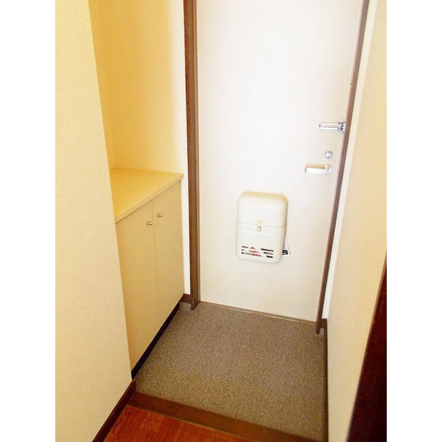 岐阜市日野南７丁目のアパートの玄関