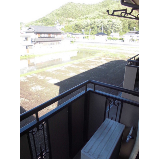 岐阜市日野東４丁目のアパートのバルコニー