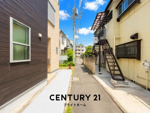 横浜市鶴見区岸谷４丁目の中古一戸建の前面道路含む現地写真|駅までは平坦アプローチです。お気軽にお問い合わせください。