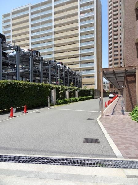 キングスクエアランドレックスＣ棟のその他|ここから車が入れます！