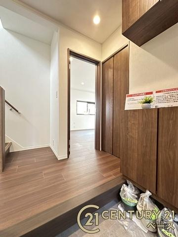 香芝市北今市１丁目　一戸建の内装|■現地撮影写真■こちらは玄関から見た廊下部分です！