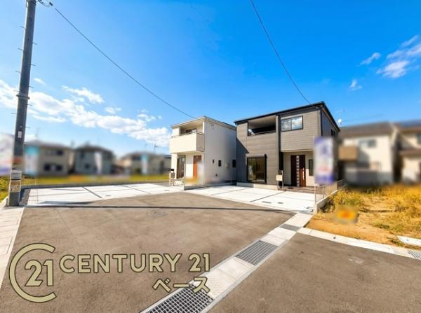 リーブルガーデン東九条町 １号棟 ／新築一戸建の前面道路含む現地写真|■前面道路広々！車の出し入れも安心です！
