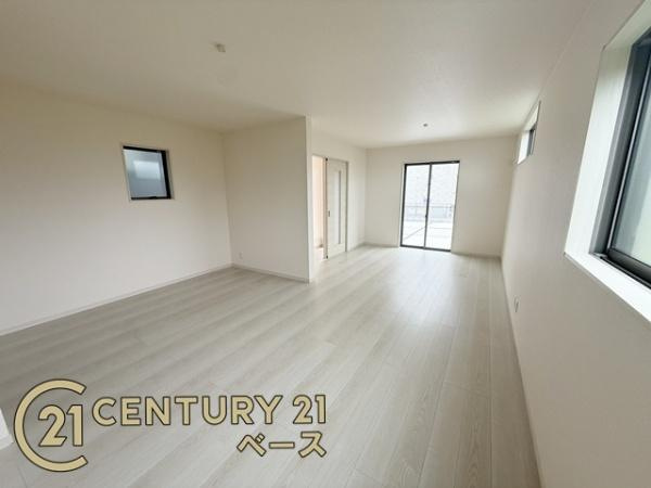 リーブルガーデン東九条町 １号棟 ／新築一戸建の居間・リビング|■ご家族でくつろいでいただける広々としたリビングです！