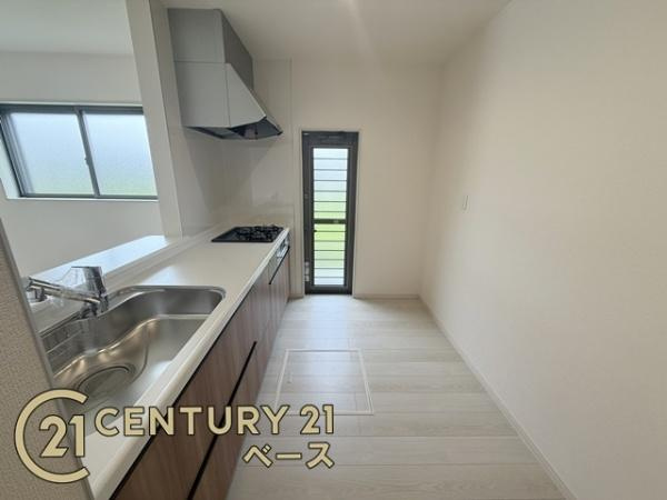 リーブルガーデン東九条町 １号棟 ／新築一戸建のキッチン|■家族とのコミュニケーションがとりやすい人気の対面式カウンターキッチン！