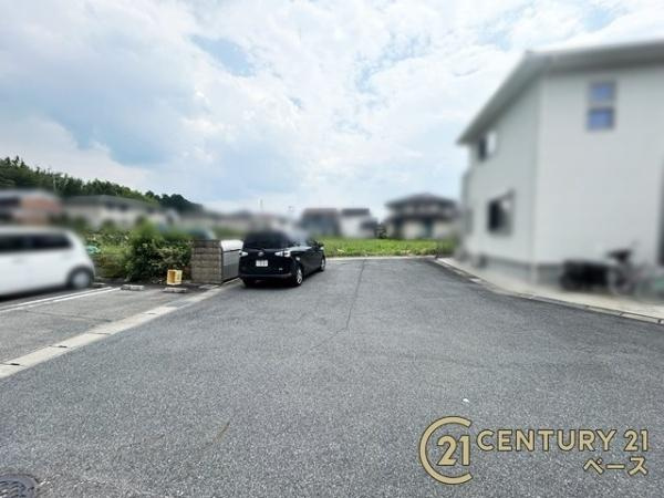 橿原市石川町の売地の前面道路含む現地写真|■現地撮影写真■ 前面道路は６ｍ以上と広くゆったりしています！