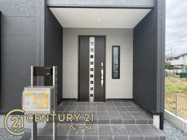 リーブルガーデン東九条町 ２号棟 ／新築一戸建の玄関|■こちらがが外観から見た玄関となっております。