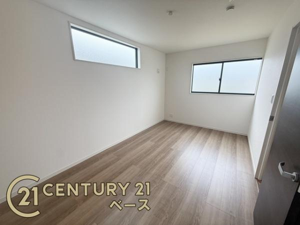 リーブルガーデン東九条町 ２号棟 ／新築一戸建の洋室|■2面採光で明るい雰囲気のお部屋です！